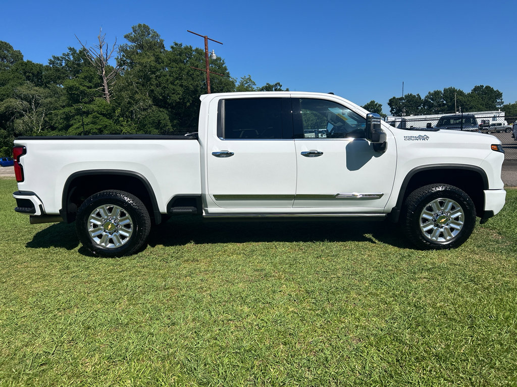 Used 2025 Chevrolet Silverado 2500 High Country w/ High Country Premium Package AWD/4WD image 9