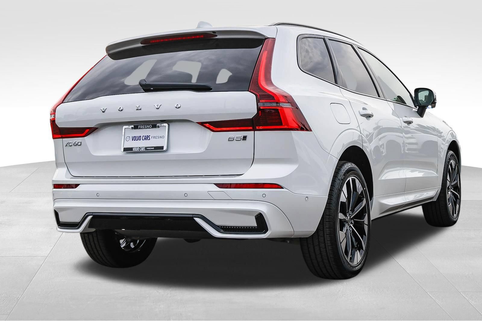 New 2027 Volvo XC60 B5 Plus AWD/4WD image 4