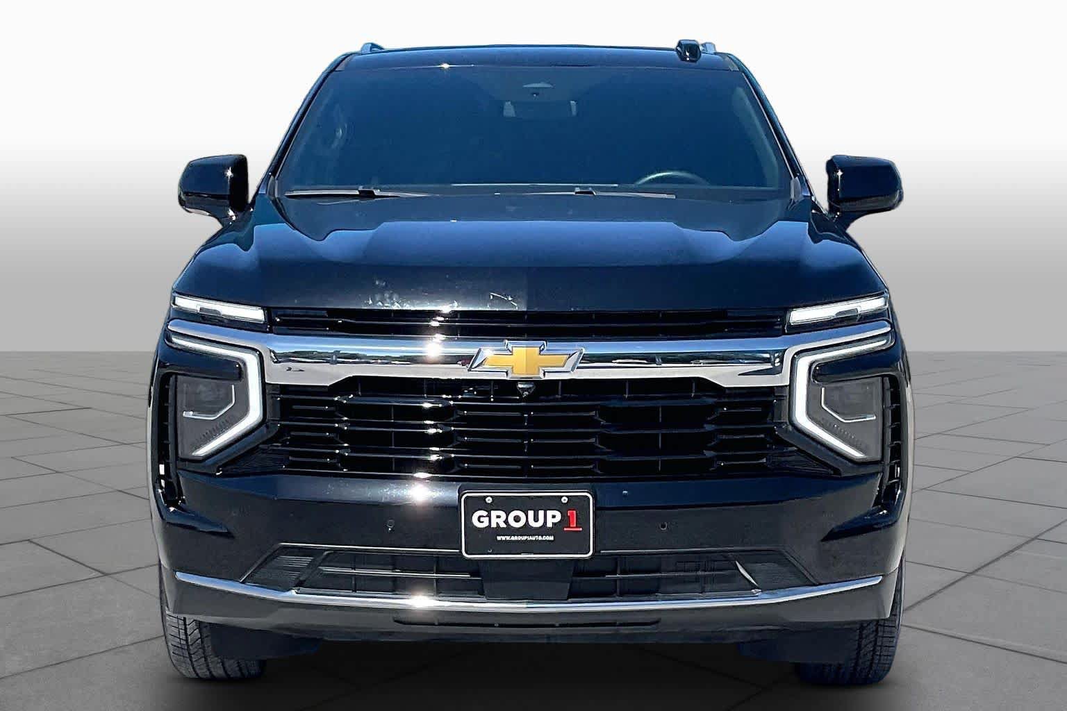 Used 2025 Chevrolet Suburban LS RWD image 4