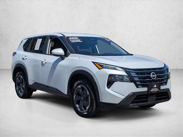 Used 2024 Nissan Rogue SV image 3