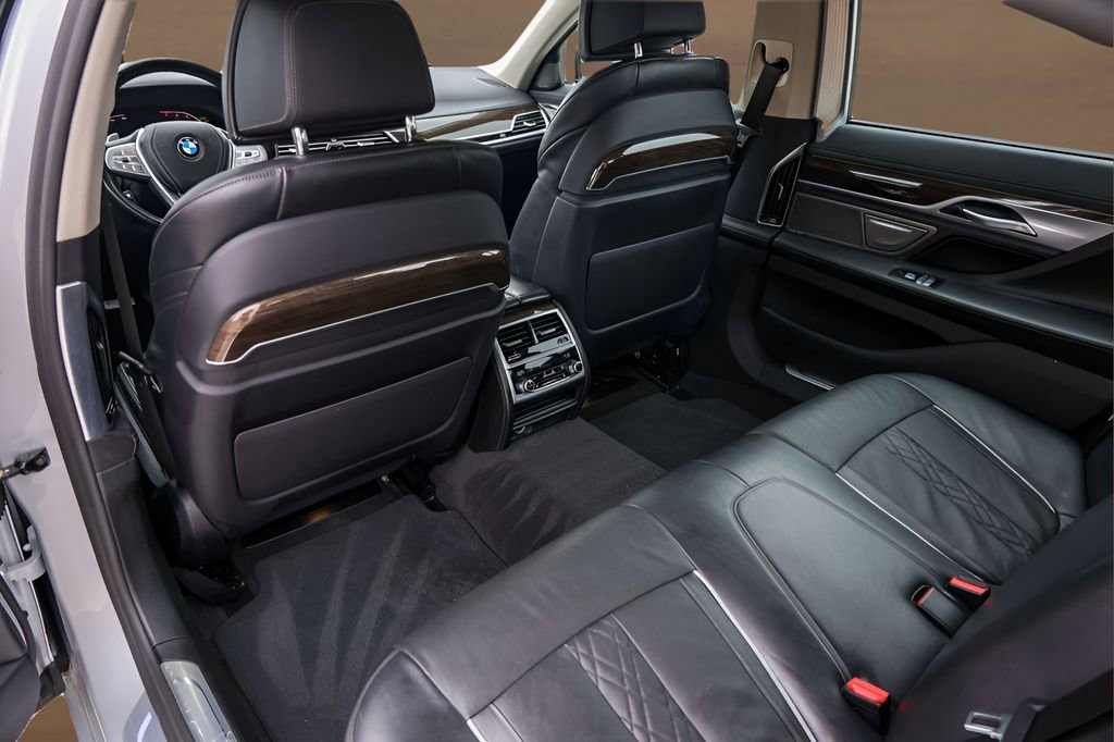 Used 2020 BMW 740i RWD image 28