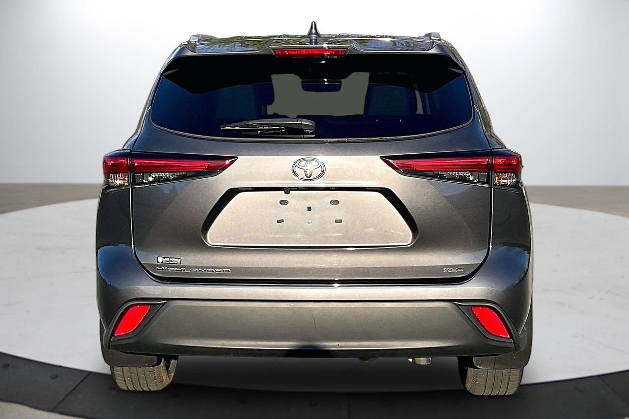 Used 2022 Toyota Highlander XLE image 8
