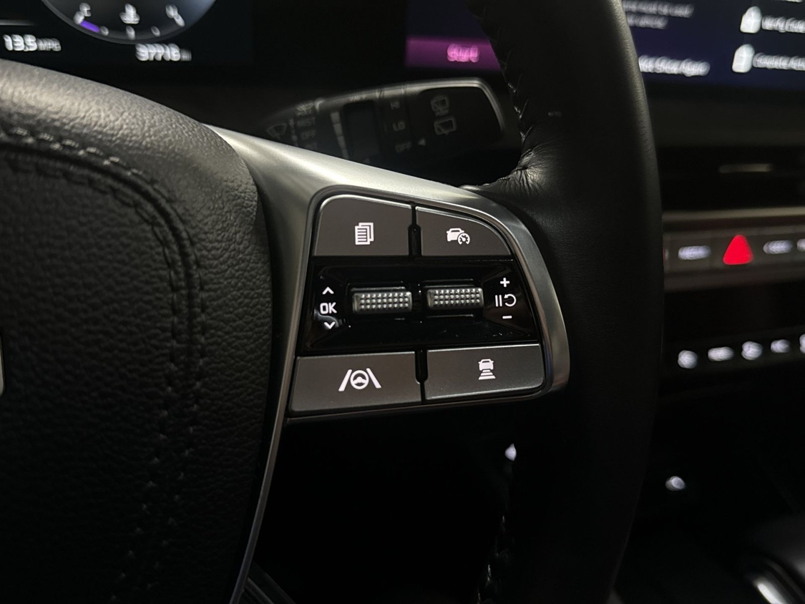 Used 2024 Kia Telluride SX w/ Towing Package FWD image 23