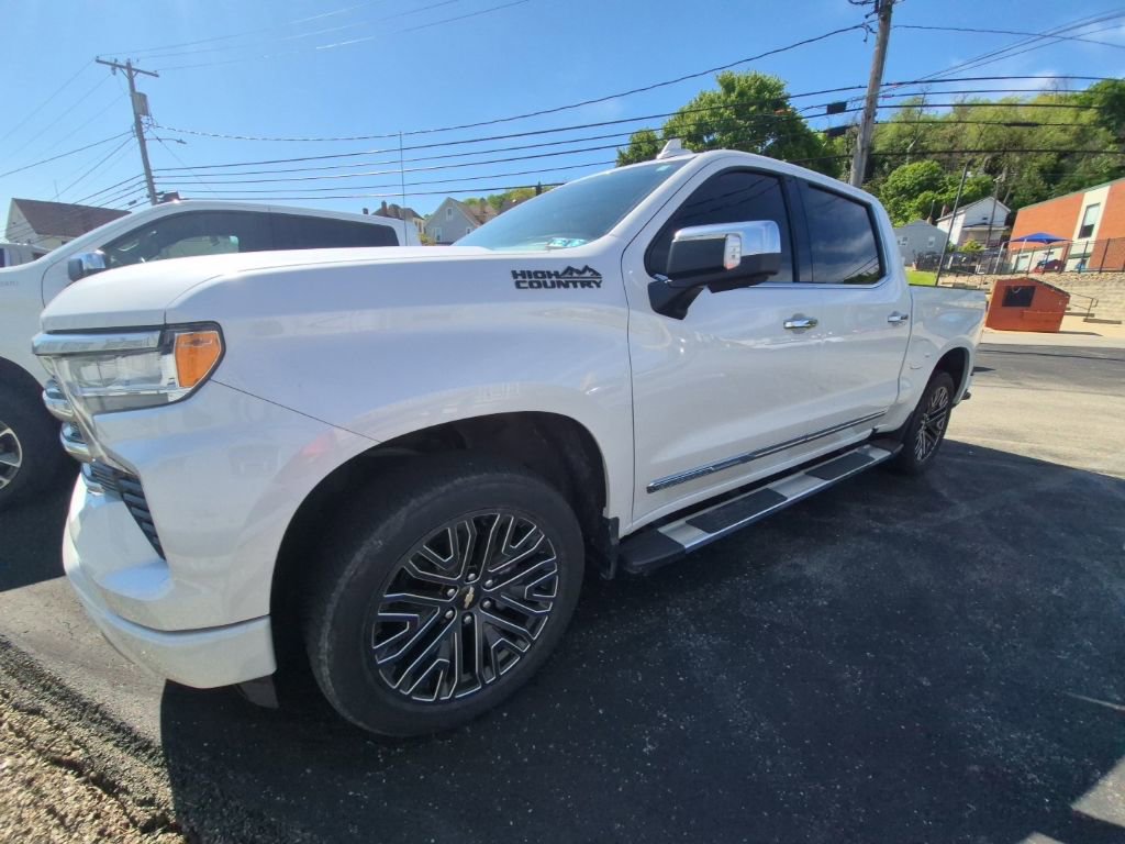 Used 2024 Chevrolet Silverado 1500 High Country w/ High Country Premium Package AWD/4WD image 3