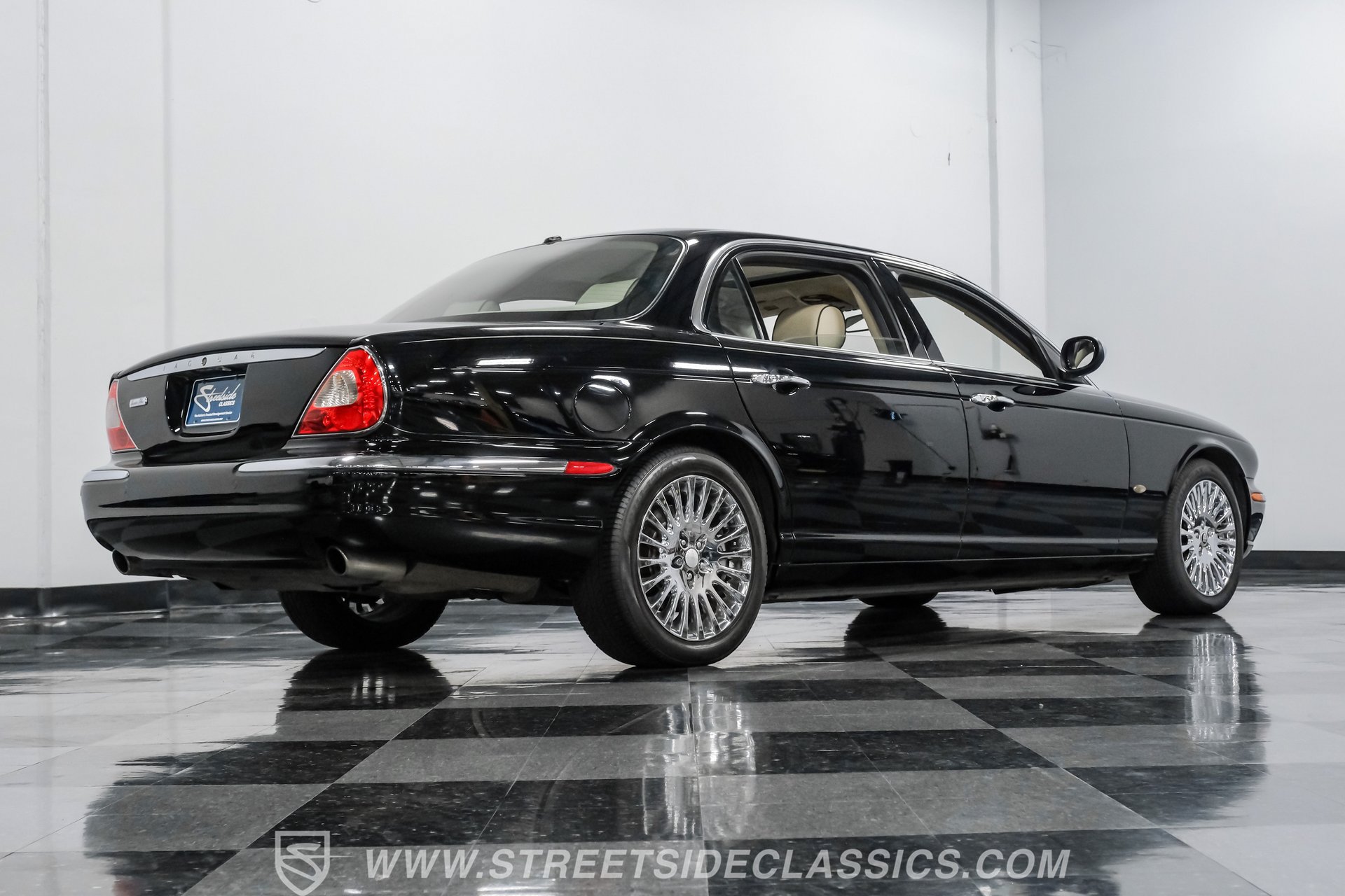 Used 2007 Jaguar XJ8 L RWD image 25
