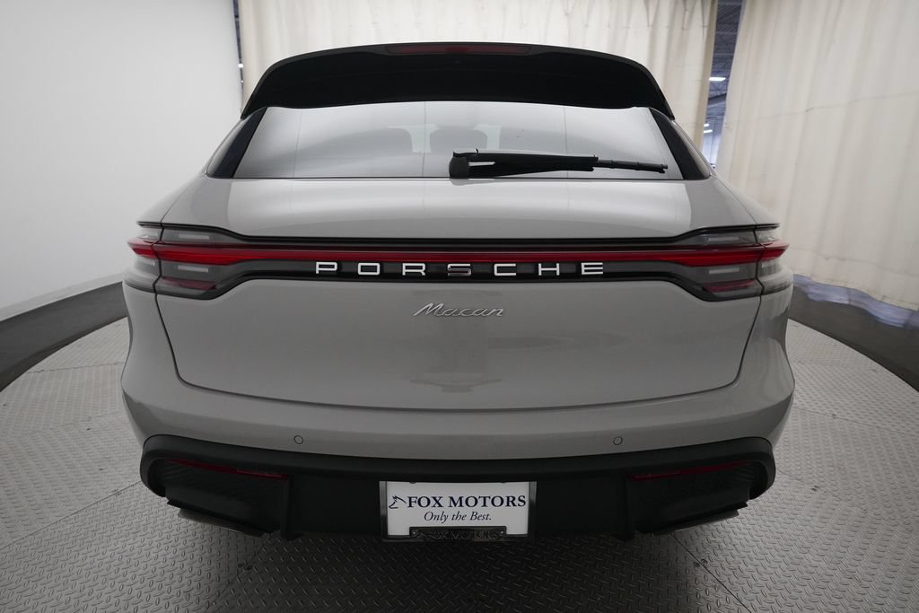 Certified 2023 Porsche Macan AWD/4WD image 6
