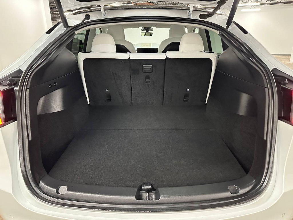 Used 2022 Tesla Model Y Long Range image 14