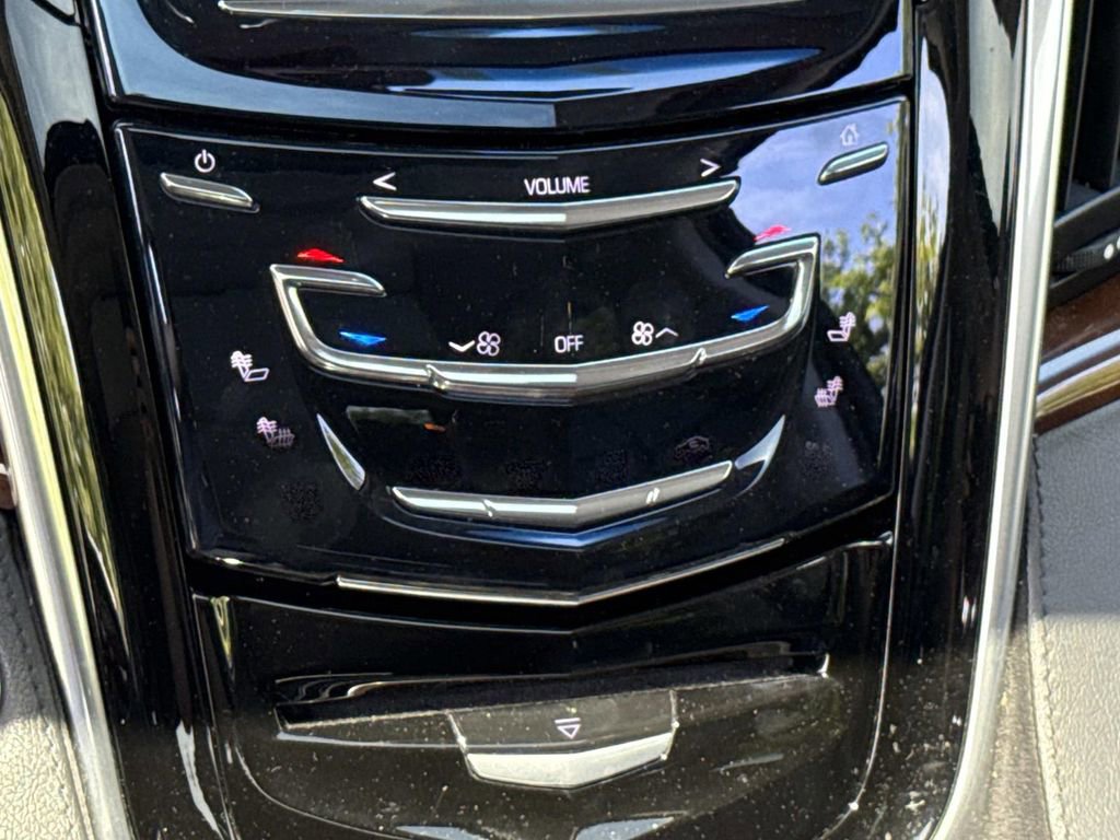 Used 2019 Cadillac Escalade Luxury AWD/4WD image 15