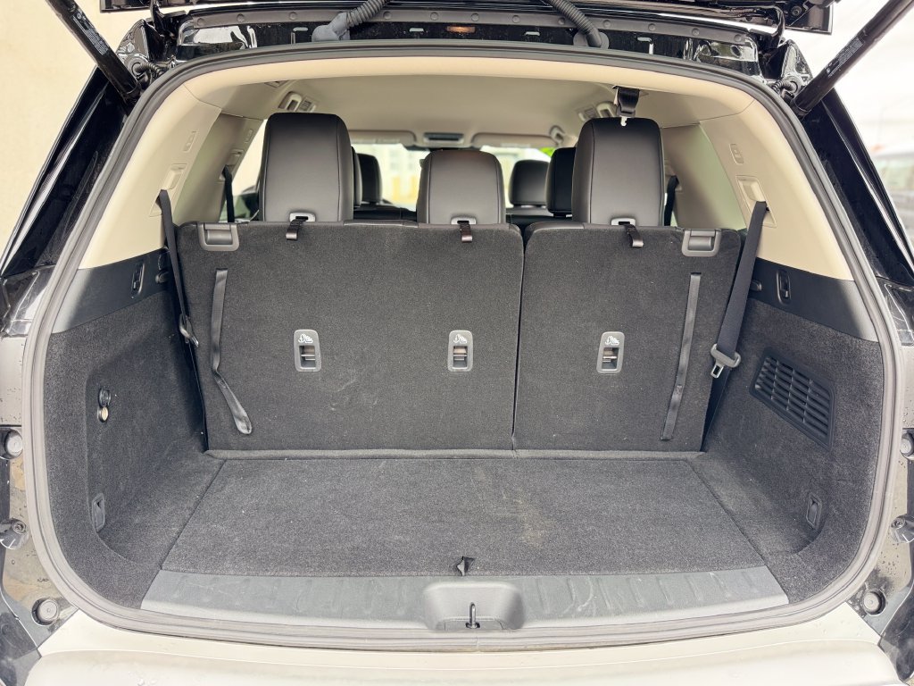 Used 2025 Nissan Pathfinder SL FWD image 29