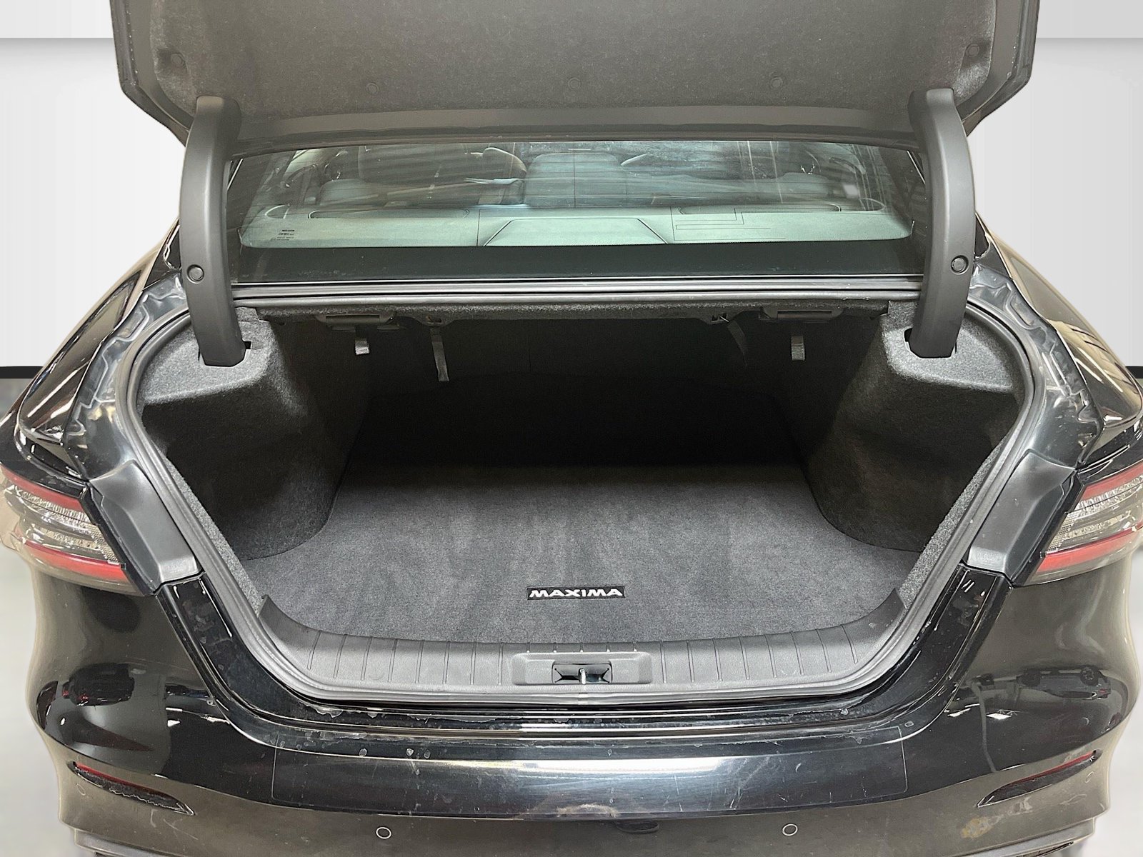 Used 2023 Nissan Maxima SR w/ Sport Mat Group FWD image 27