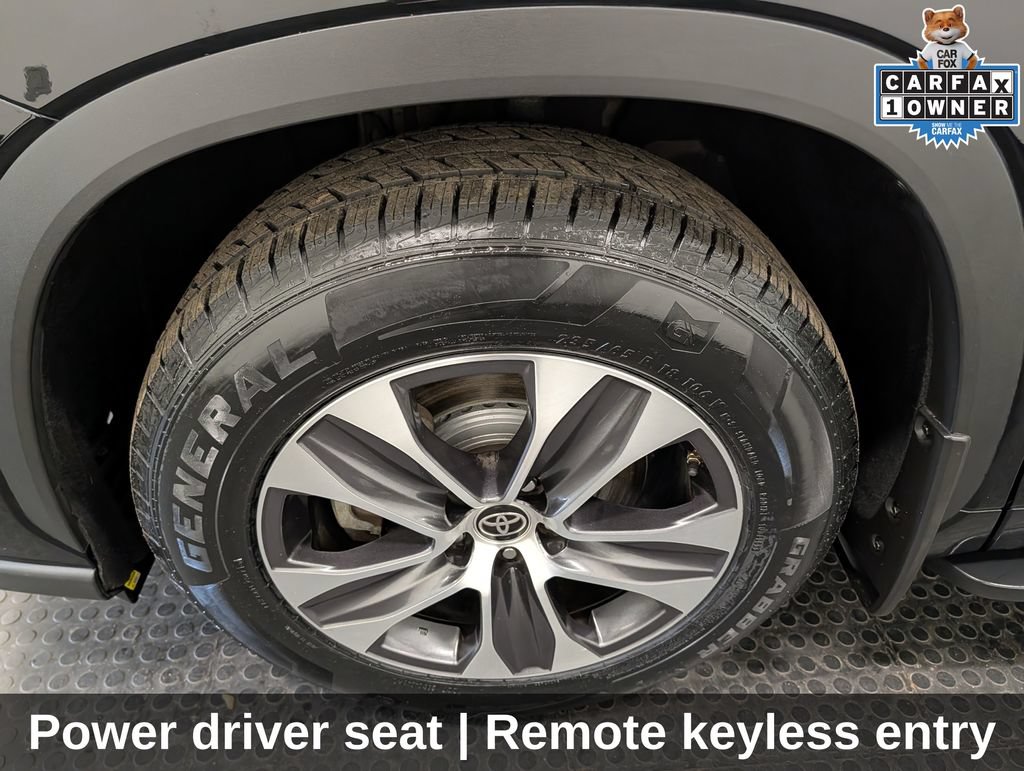 Used 2021 Toyota Highlander XLE AWD/4WD image 9
