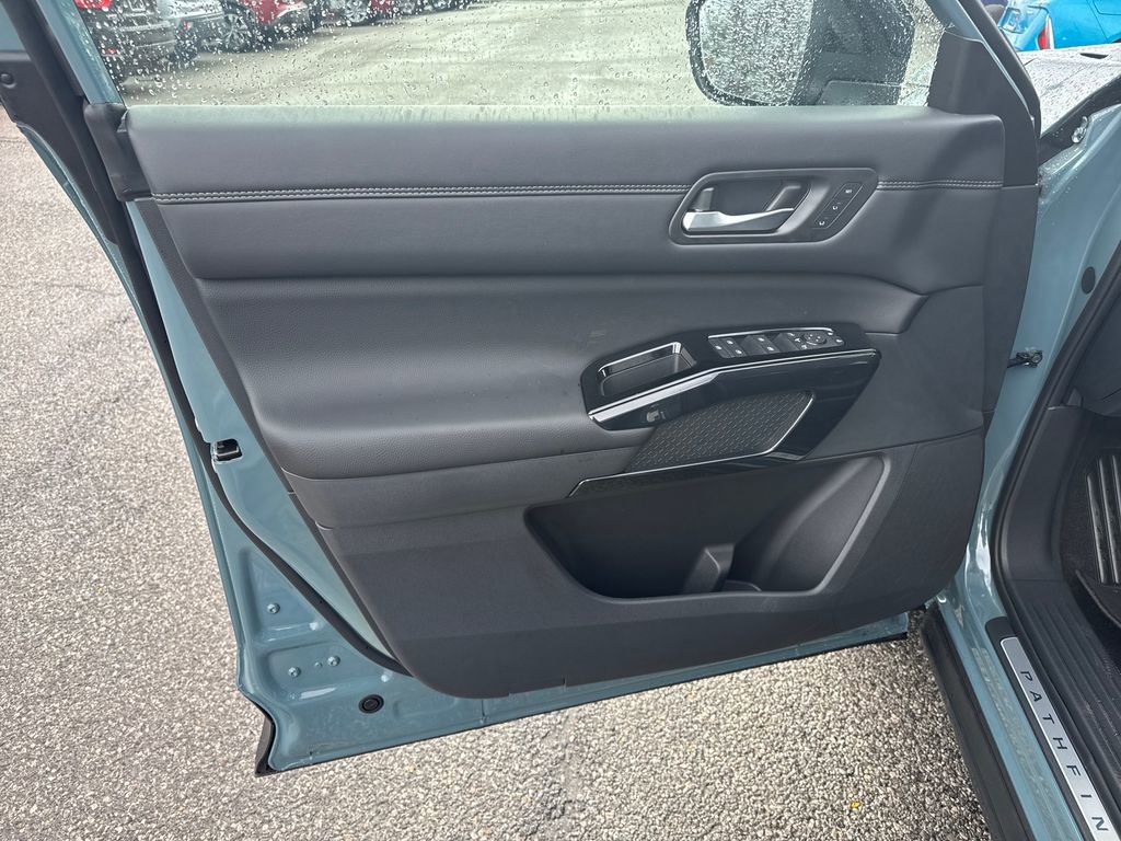 New 2026 Nissan Pathfinder Platinum image 11