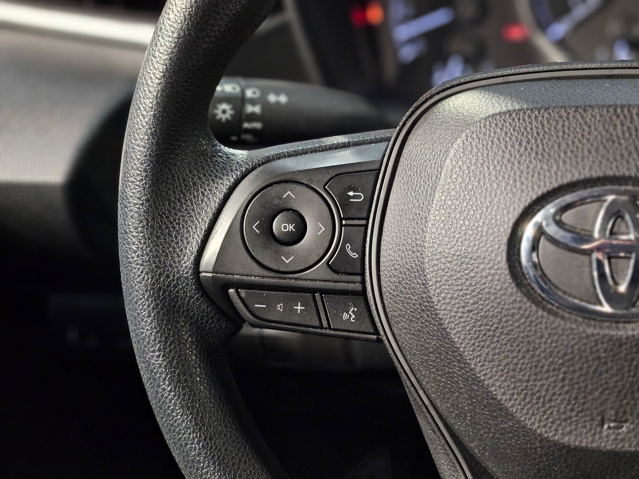 Used 2021 Toyota Corolla LE image 26