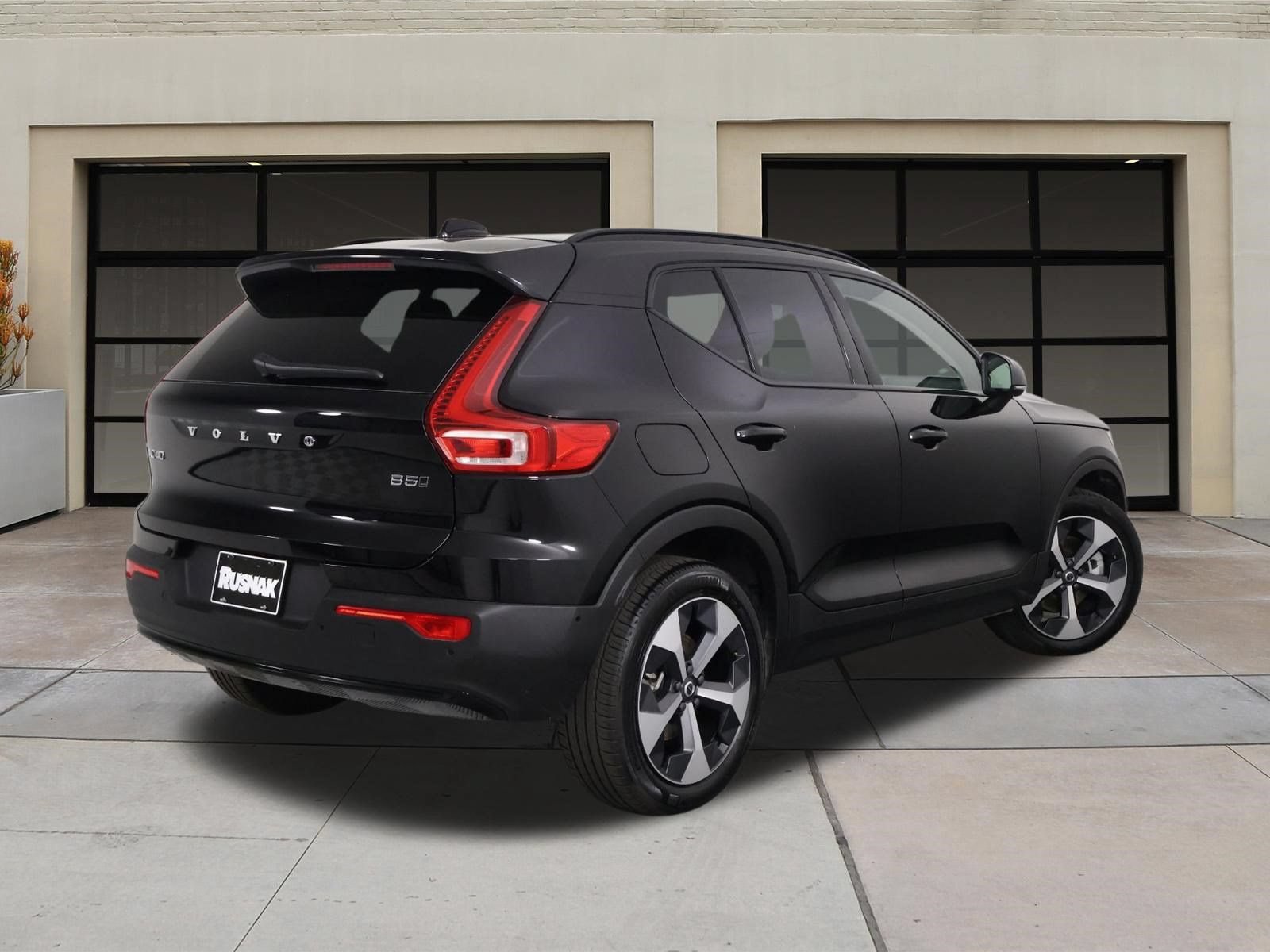 Used 2026 Volvo XC40 B5 Plus AWD/4WD image 4