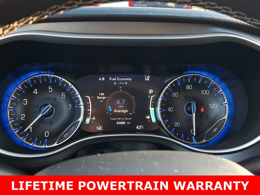 Used 2022 Chrysler Pacifica Touring-L w/ Uconnect Theater Family Group image 21