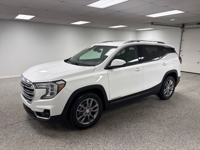 Used 2024 GMC Terrain SLT image 3