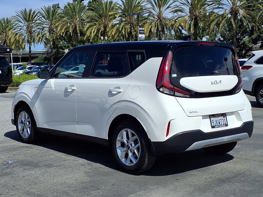 Certified 2024 Kia Soul S image 3