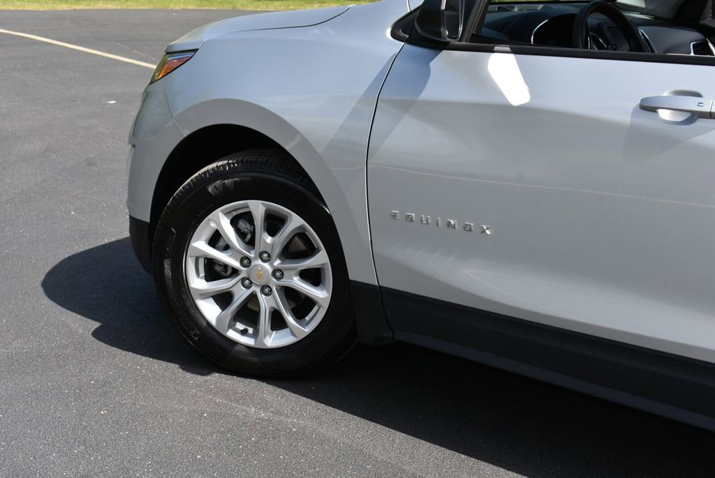 Used 2020 Chevrolet Equinox LS w/ LS Convenience Package FWD image 9