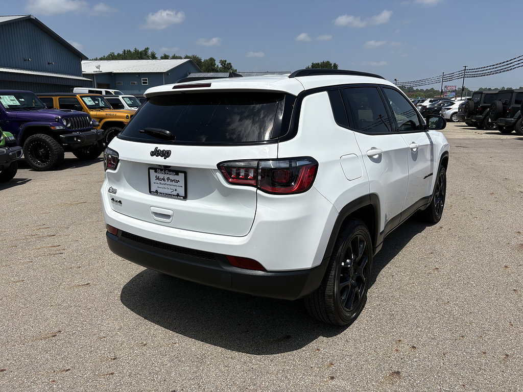 Used 2025 Jeep Compass Latitude w/ Convenience Group AWD/4WD image 5