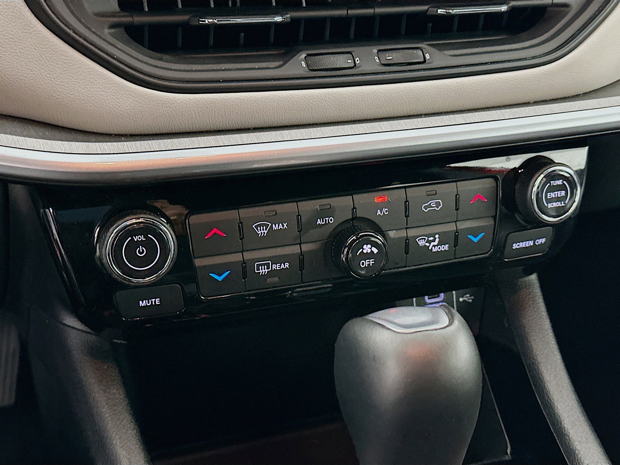 Used 2025 Jeep Compass Limited image 23