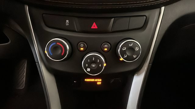 Used 2020 Chevrolet Trax LT w/ LT Convenience Package FWD image 22