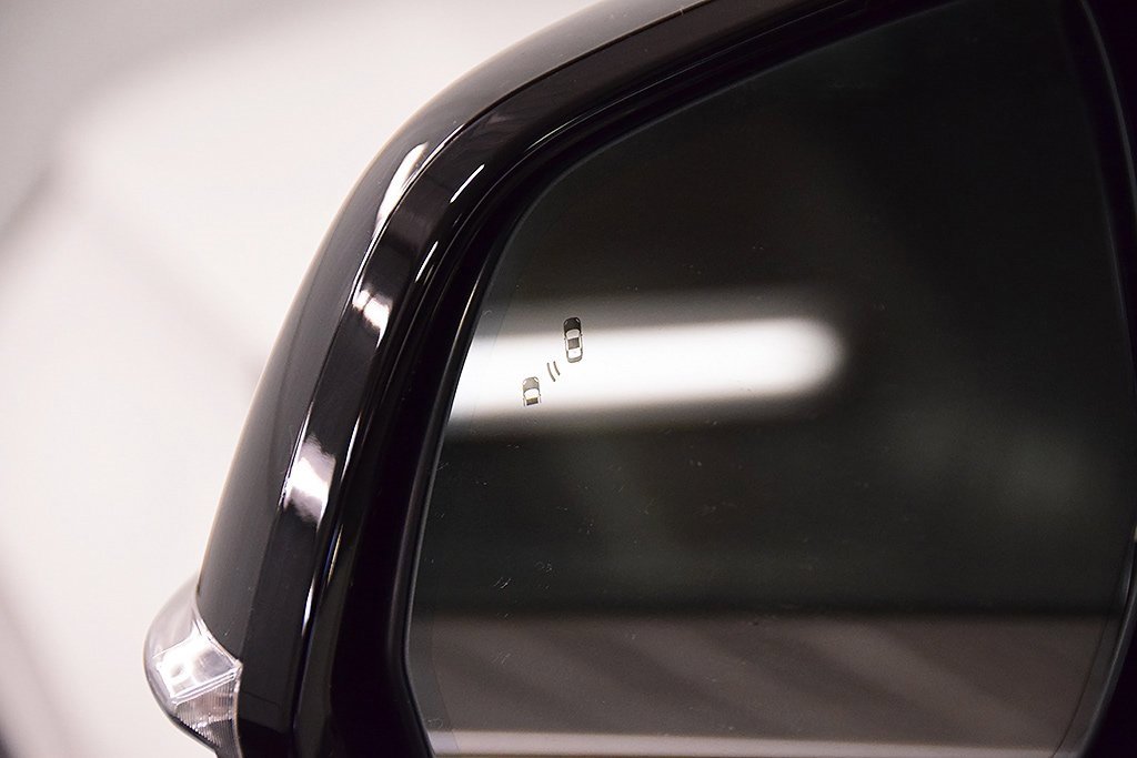 Used 2022 Lincoln Aviator Reserve w/ Equipment Group 201A image 12