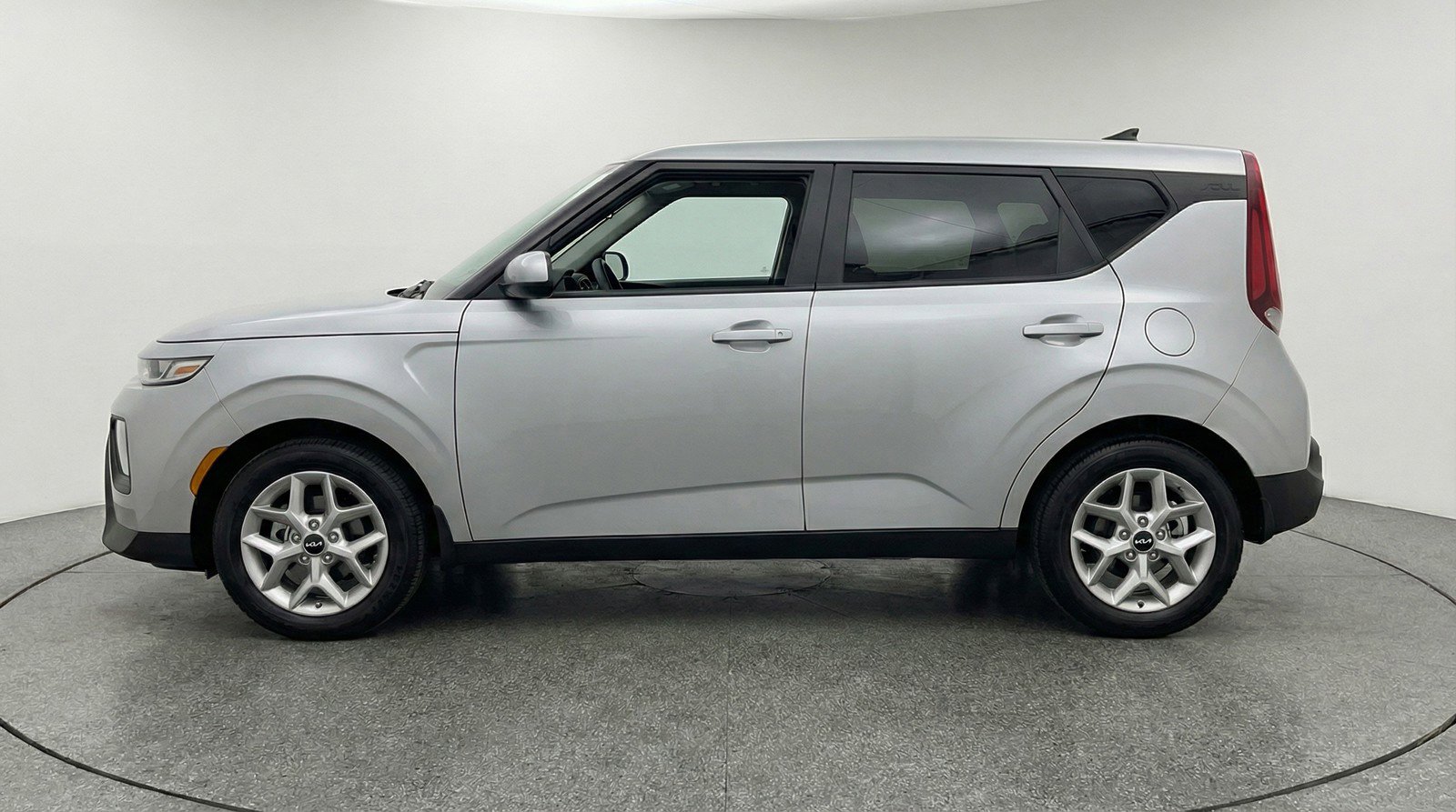 Used 2025 Kia Soul LX w/ LX Technology Package image 5