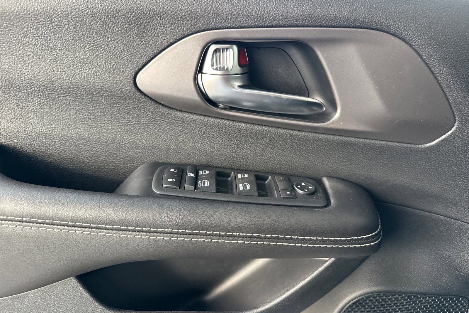 New 2026 Chrysler Voyager LX image 10