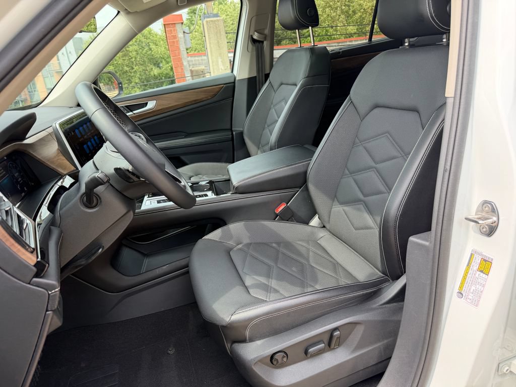 Certified 2024 Volkswagen Atlas SE w/ Panoramic Sunroof Package AWD/4WD image 11