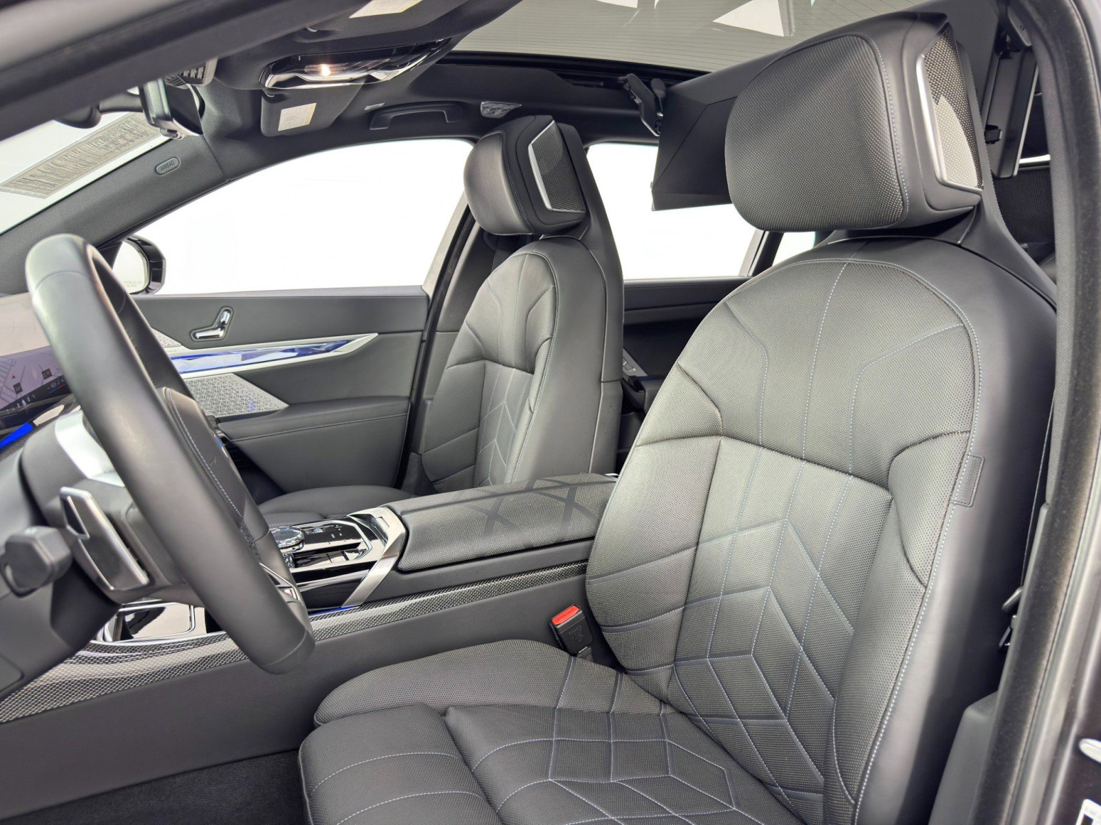 Used 2023 BMW i7 xDrive60 w/ Parking Assistance Package image 50