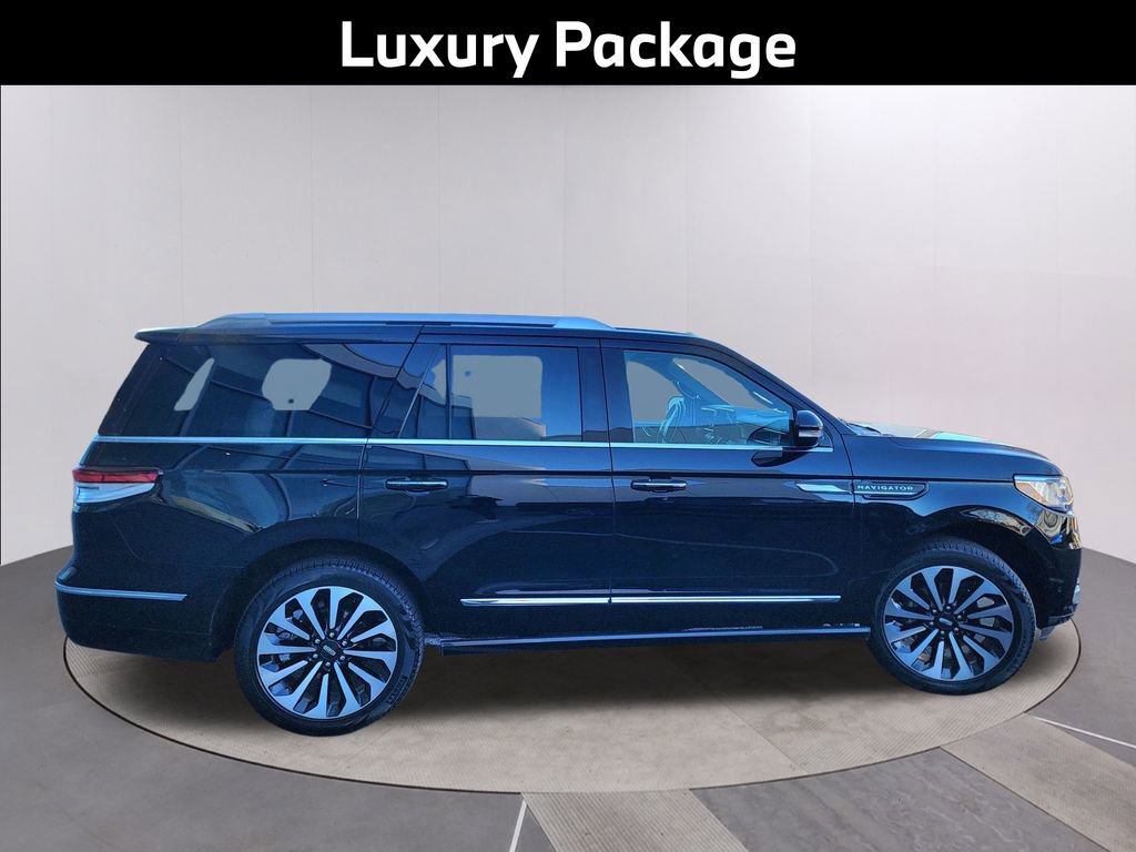 Used 2022 Lincoln Navigator Reserve image 5