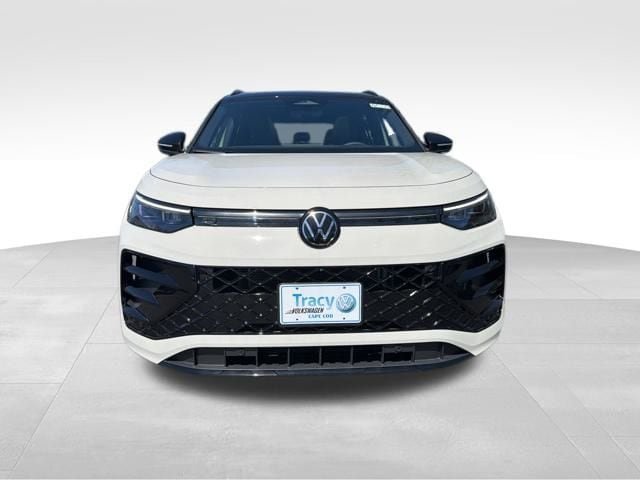 New 2026 Volkswagen Tiguan SE R-Line image 2