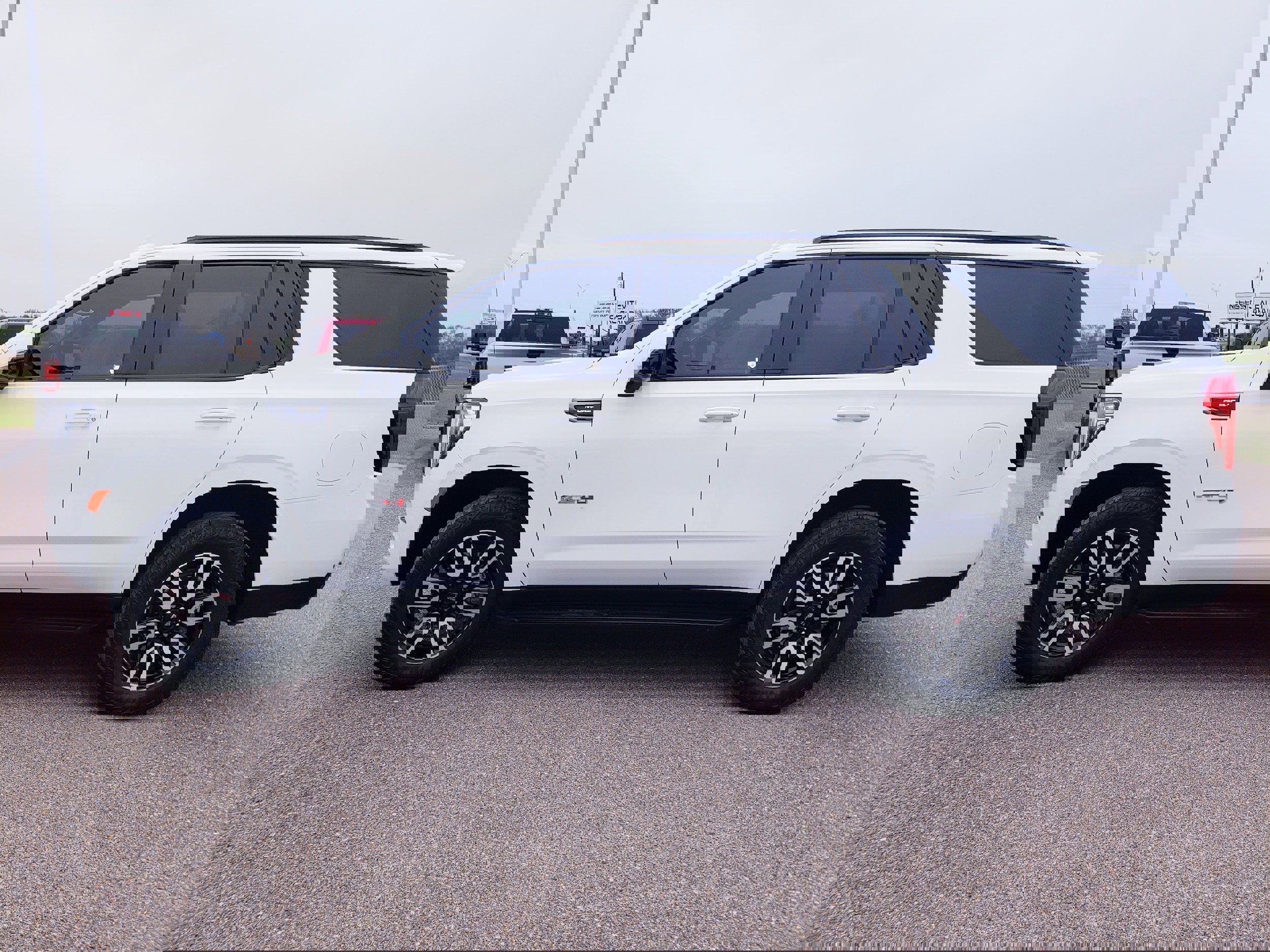 Used 2024 GMC Yukon AT4 w/ Technology Package image 4