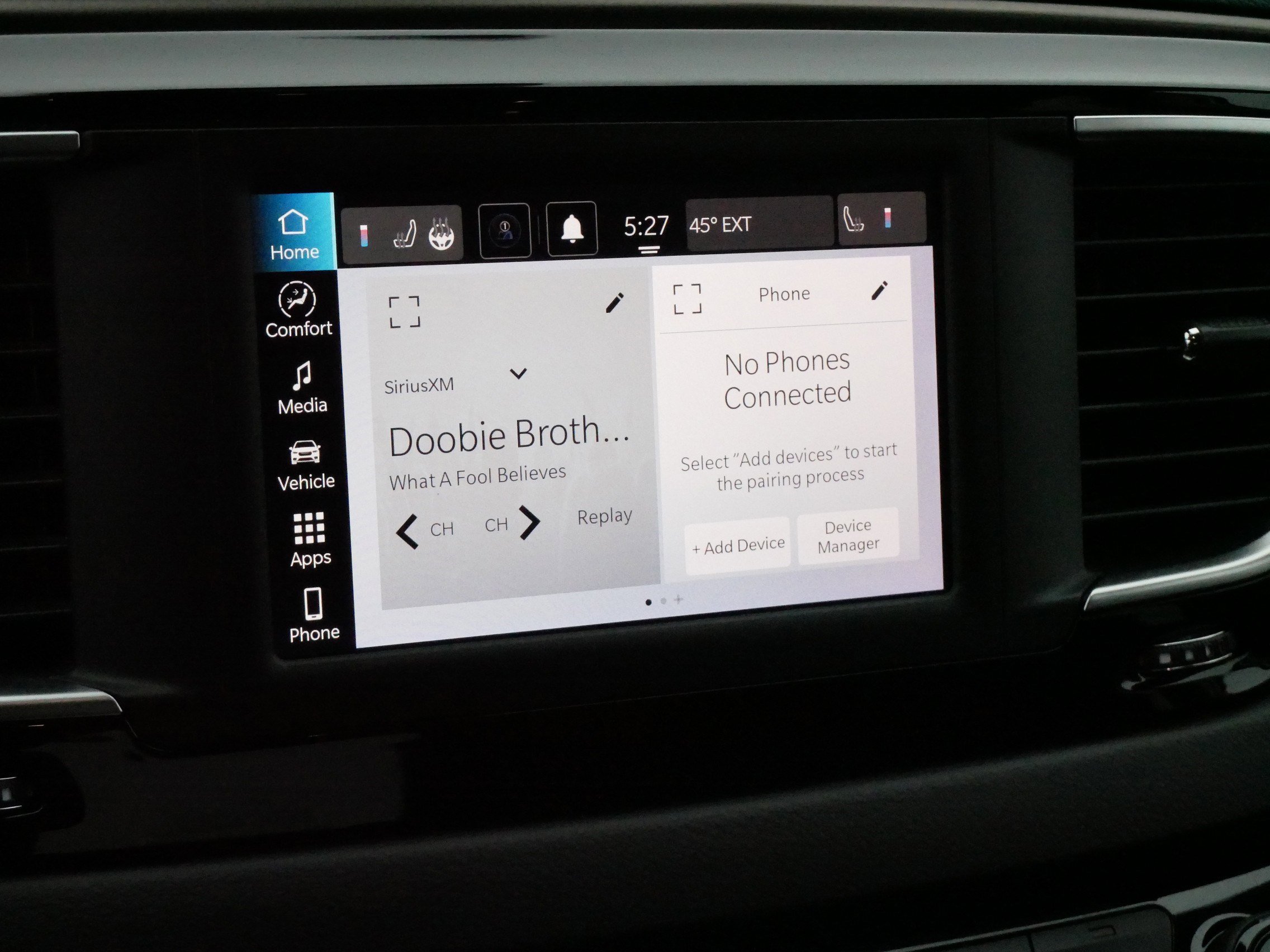 Used 2023 Chrysler Voyager LX image 22