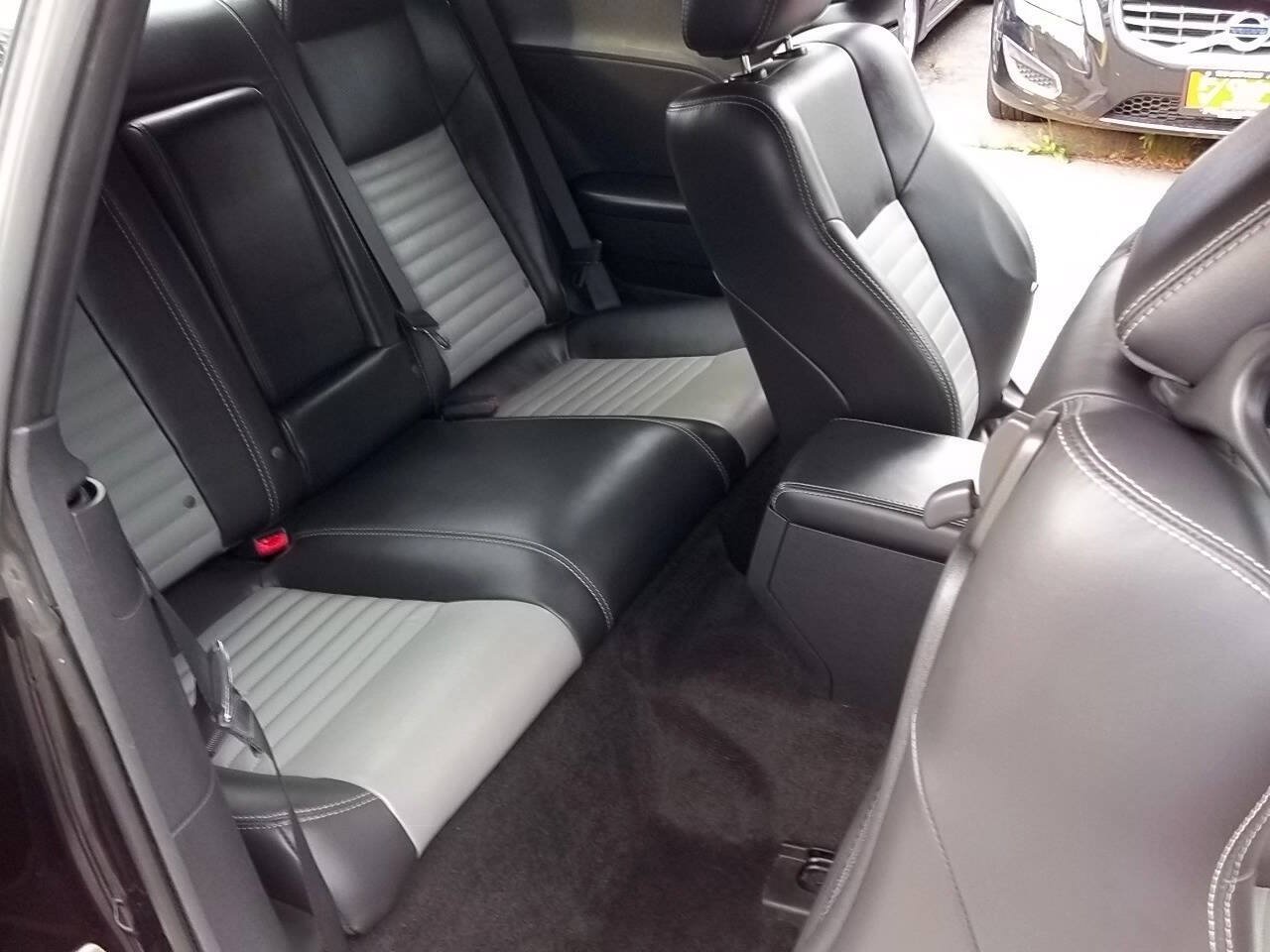 Used 2010 Dodge Challenger SE RWD image 9