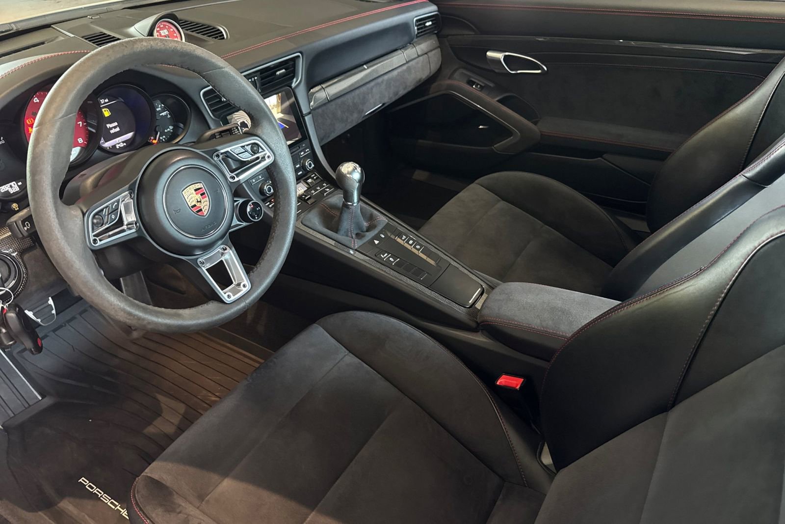 Used 2019 Porsche 911 Carrera GTS RWD image 4