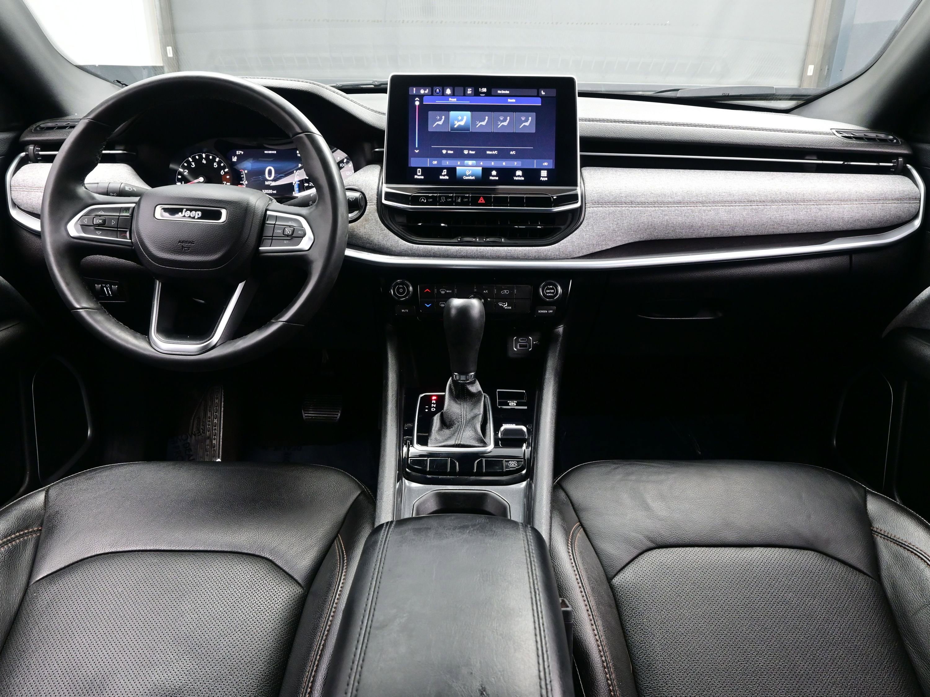 Used 2023 Jeep Compass Latitude image 17