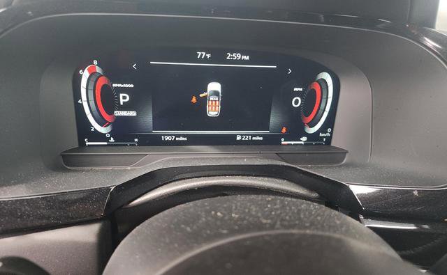 Used 2025 Nissan Pathfinder Platinum w/ Cargo Package image 5