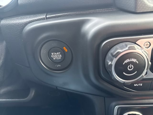 Used 2019 Jeep Wrangler Unlimited Sahara image 33