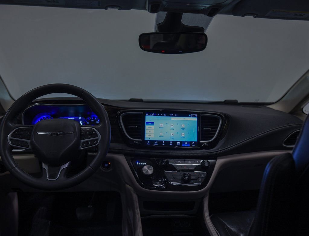 Used 2023 Chrysler Pacifica Limited FWD image 34
