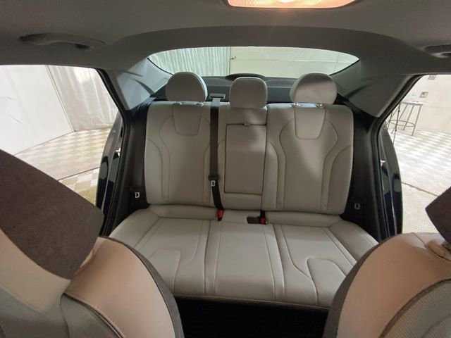 Used 2023 Hyundai Elantra Limited w/ Preferred Accessory Package image 14