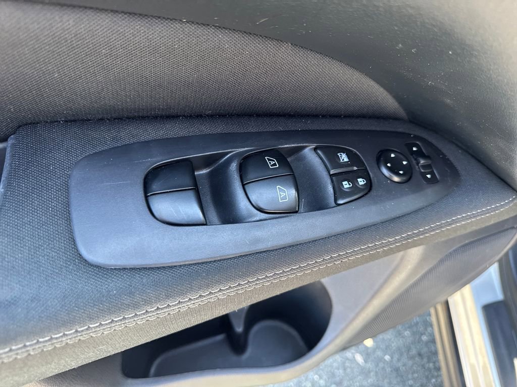 Used 2017 Nissan Pathfinder SV FWD image 20
