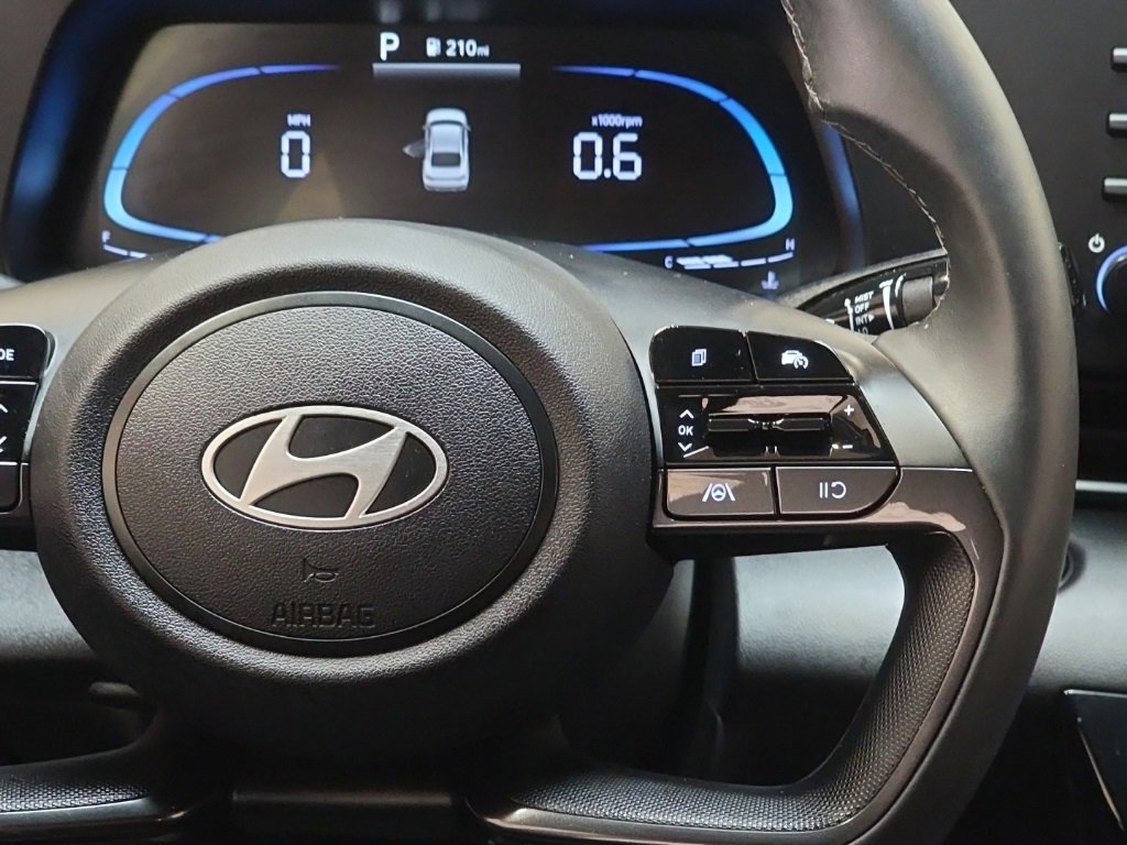 Used 2025 Hyundai Elantra Sport image 18