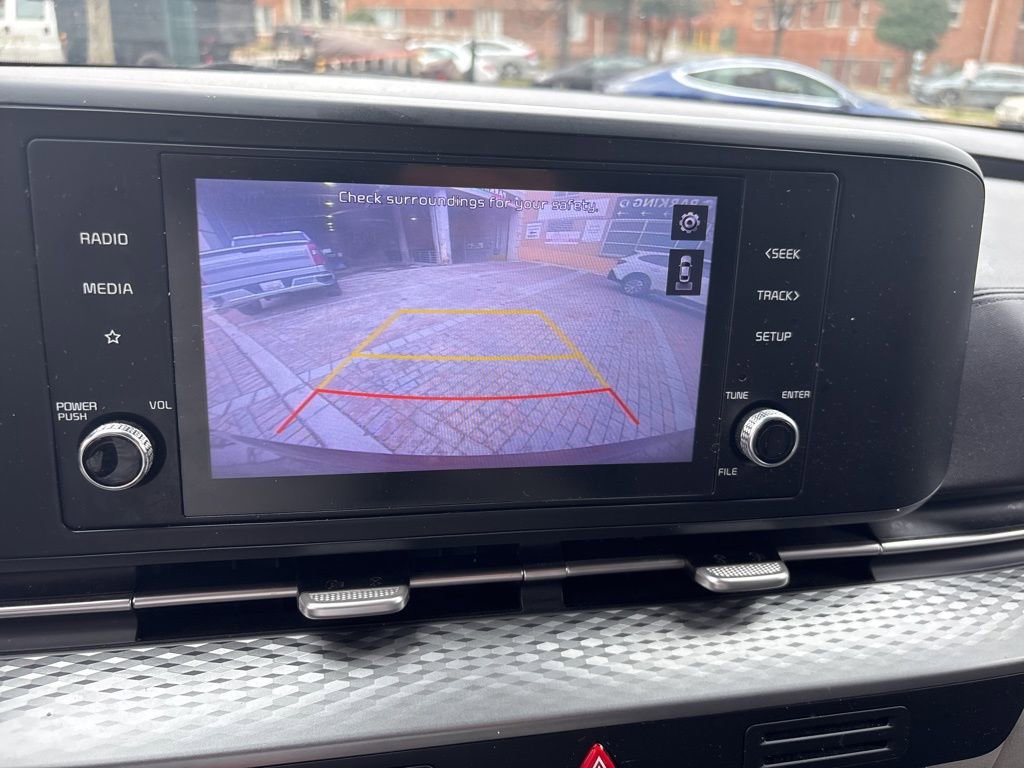 Used 2022 Kia Carnival LX image 19