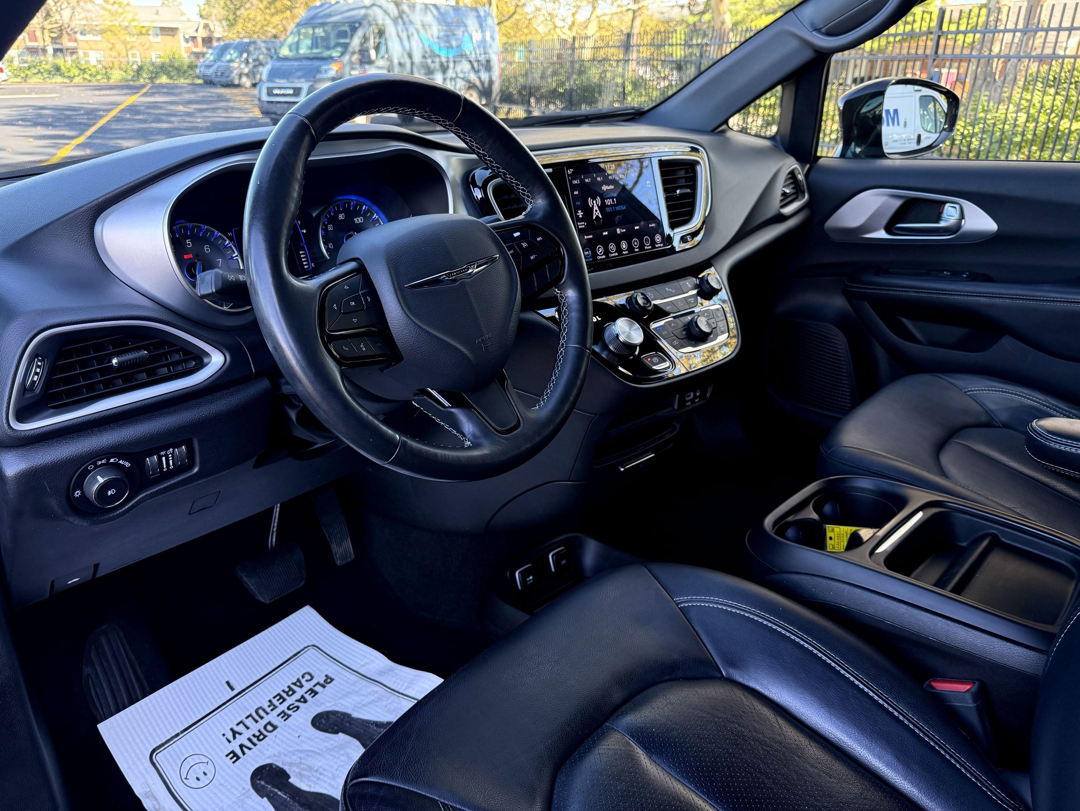 Used 2020 Chrysler Pacifica Touring-L w/ S Appearance Package image 14