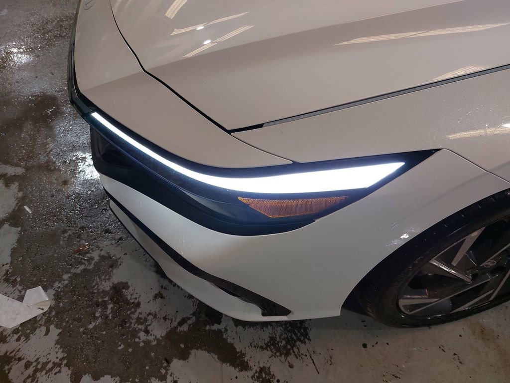 Certified 2025 Hyundai Elantra SEL image 33