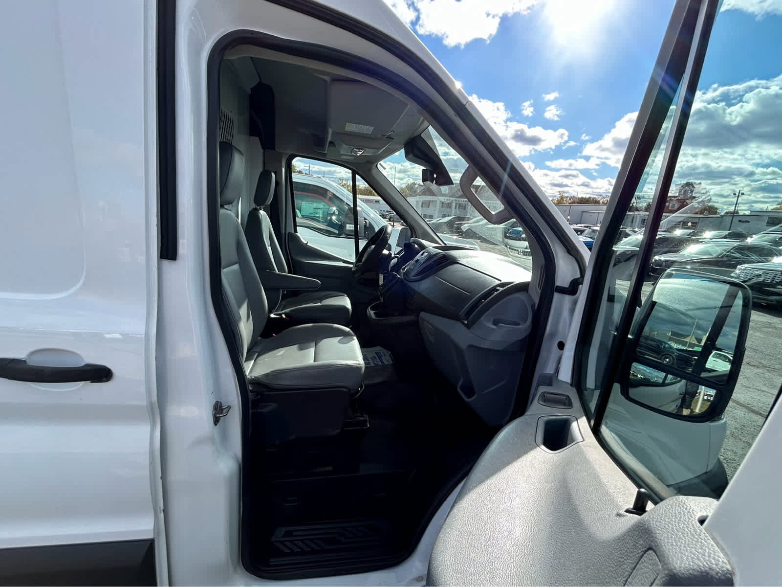 Used 2016 Ford Transit 250 130 Medium Roof image 12