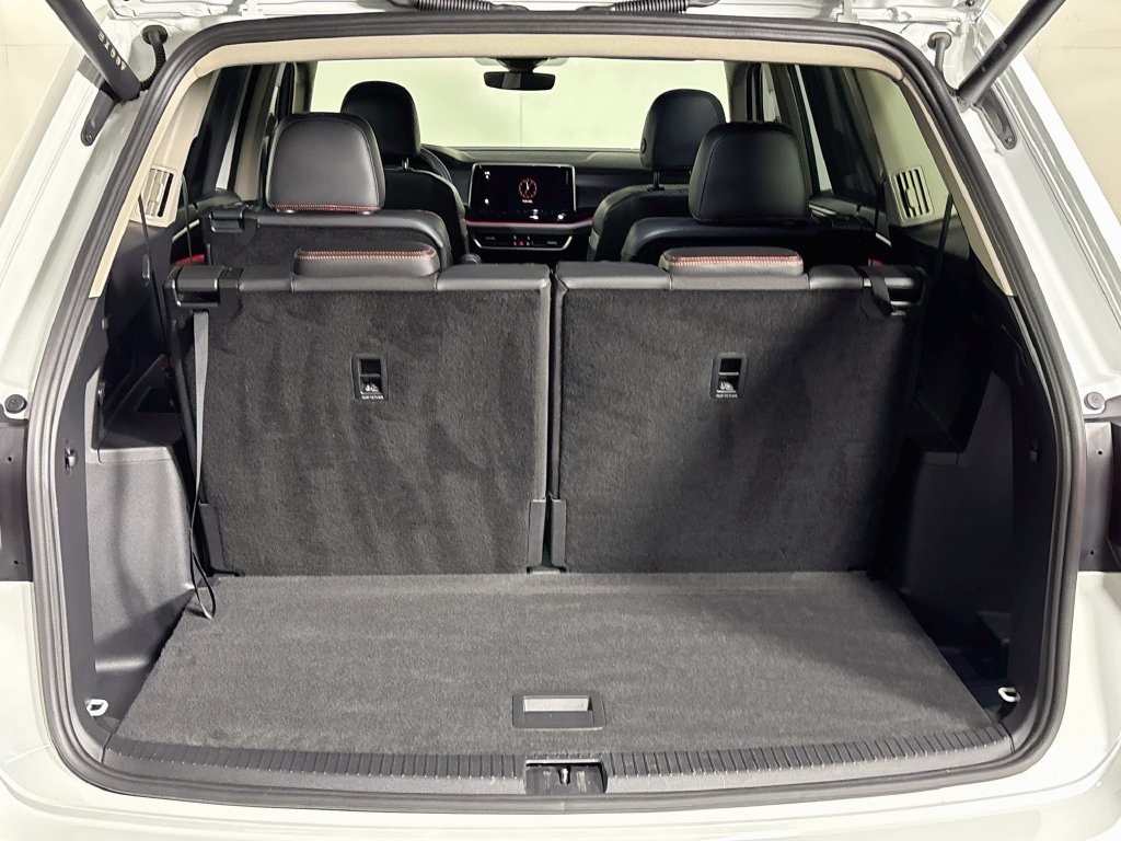 Certified 2024 Volkswagen Atlas Peak Edition SE AWD/4WD image 22
