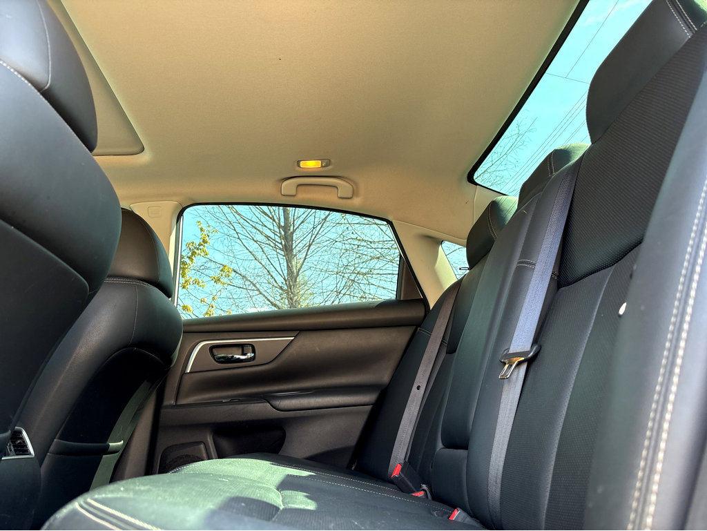 Used 2017 Nissan Altima 2.5 SL w/ Moonroof Package image 16