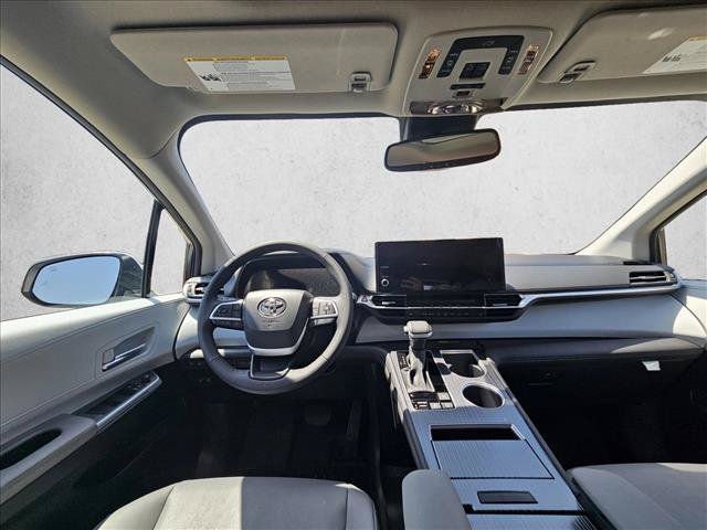 Used 2025 Toyota Sienna XLE FWD image 16